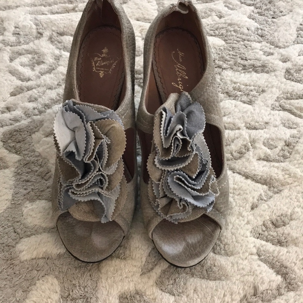 Miss Albright flower detail Anthro heels 7.5